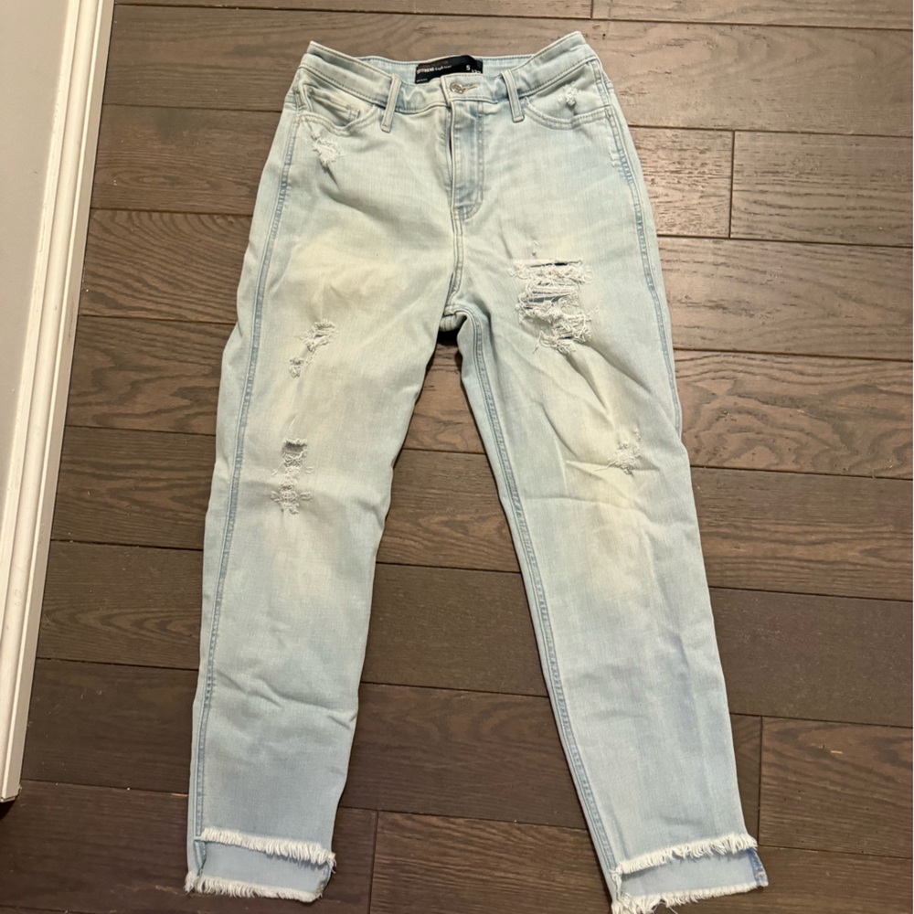 Hollister skinny jeans with fringe bottoms